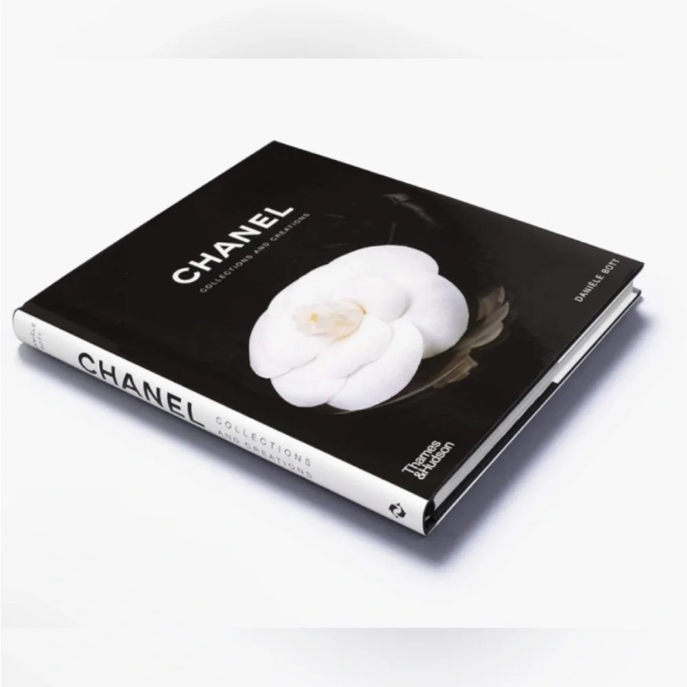 Chanel coffee table book - Picture 2 of 3